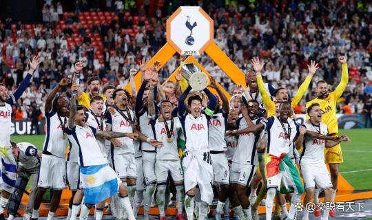 热刺官宣！冠军铁卫续约5500万中场加盟，罗马诺爆猛料！